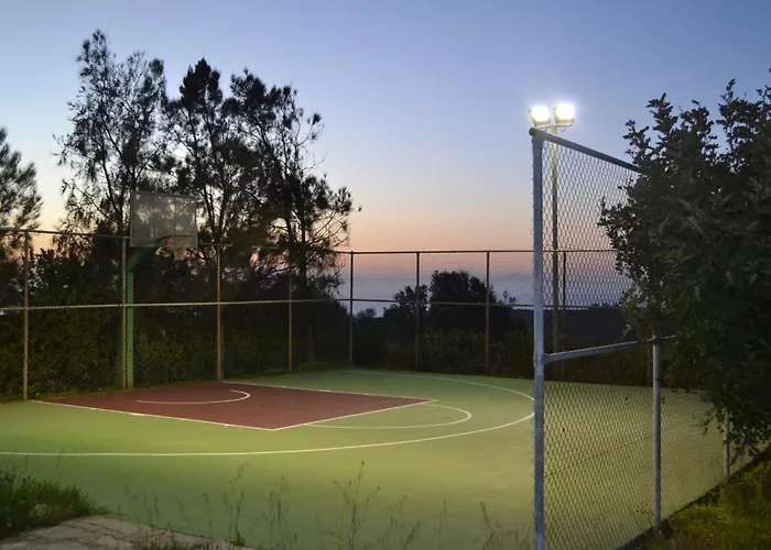 Вилла Luxury Kea With Private Pool, Basketball Court & Stunning Views Near The Port Vourkari