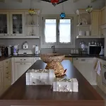 Luxury Kea With Private Pool, Basketball Court & Stunning Views Near The Port Βίλα Vourkárion