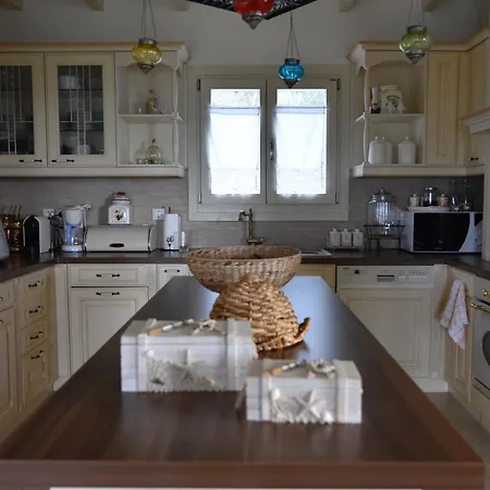 Luxury Kea With Private Pool, Basketball Court & Stunning Views Near The Port וילה Vourkárion