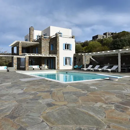 Luxury Kea With Private Pool, Basketball Court & Stunning Views Near The Port Vourkárion